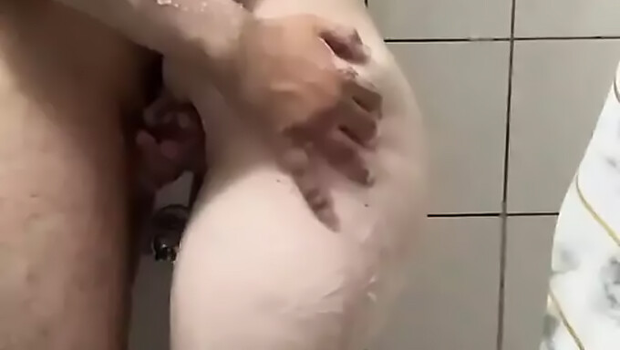 Amateur Turkse Meid Geniet Van Een Hete Douche