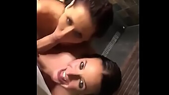 Mamada Y Follando Con La Amiga De Mi Esposa En La Ducha